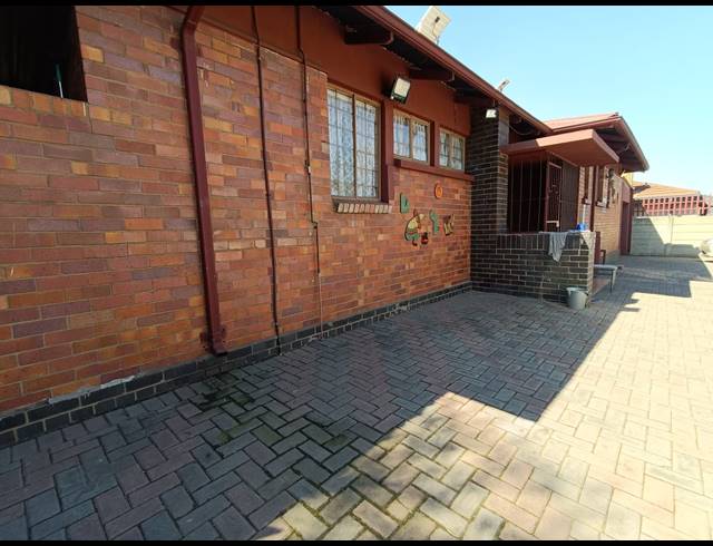 3 BEDROOM HOUSE FOR SALE IN VANDERBIJLPARK CW 5